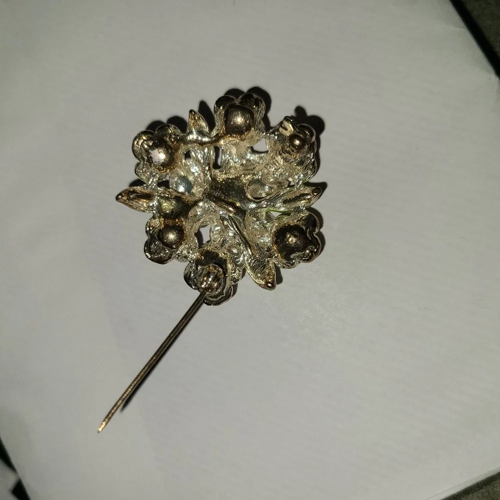 vintage Floral purple pink enamel flower brooch‎ with rhinestones & green leaves